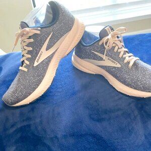 Womens Brooks Launch 7 Running Shoe -Grey/Peach SZ 11